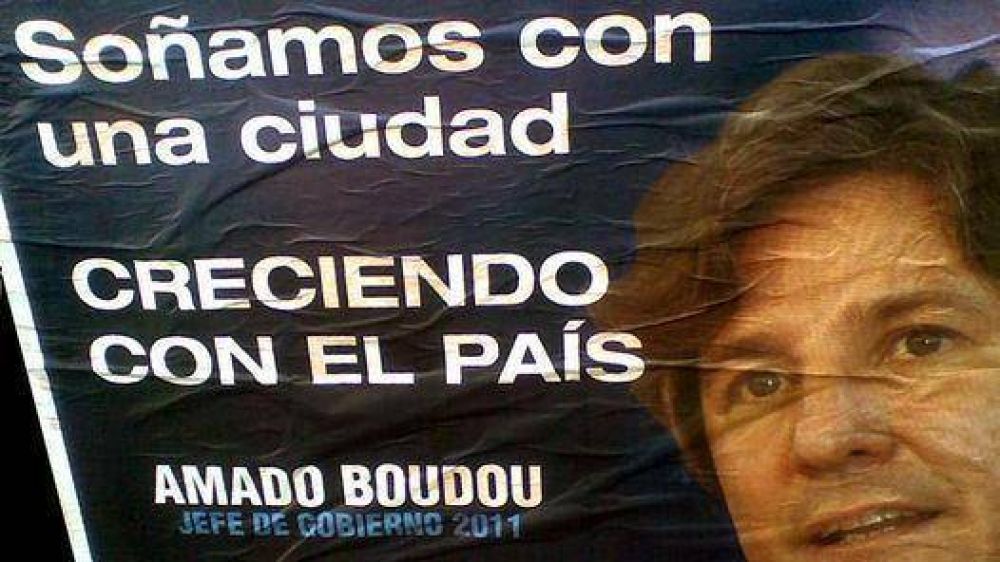 Moyano empapel� la ciudad con los afiches de Boudou candidato