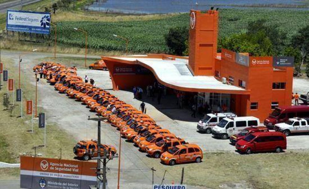  Los bomberos de Campana se sumaron al operativo lanzado por la Agencia Nacional de Seguridad Vial