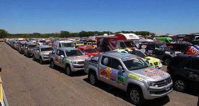  Los autos del Dakar ya est�n en Lima listos para la carrera El s�bado pasar� por Campana la competencia, rumbo a Victoria, en Entre R�os