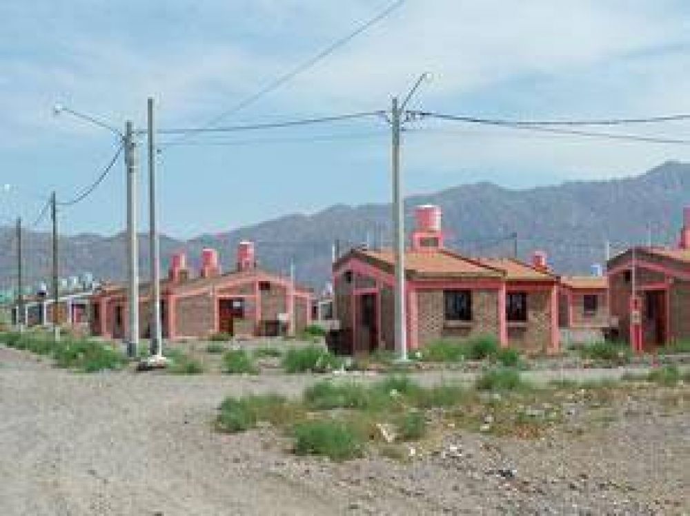 Hay problemas para entregar las casas por falta de documentaci�n 