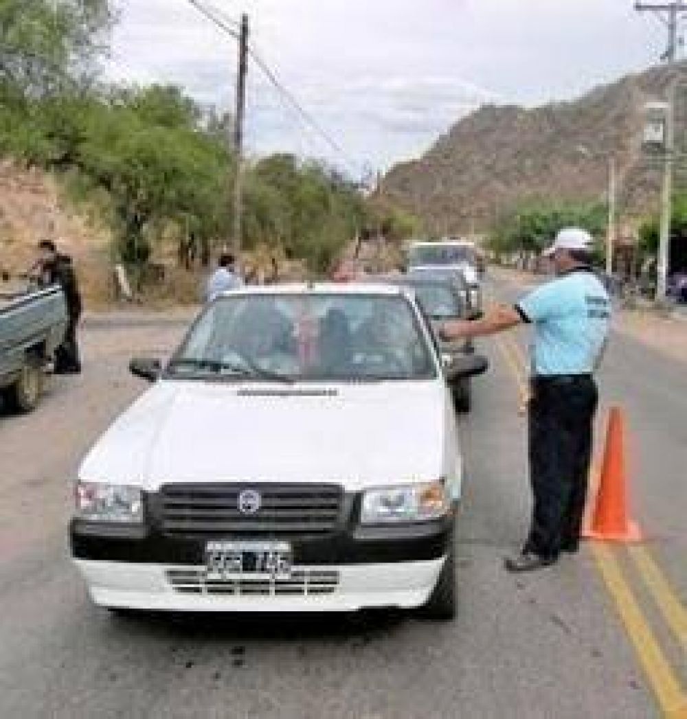La municipalidad no descarta la creaci�n de una �polic�a de tr�nsito comunal�