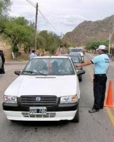 La municipalidad no descarta la creaci�n de una �polic�a de tr�nsito comunal�