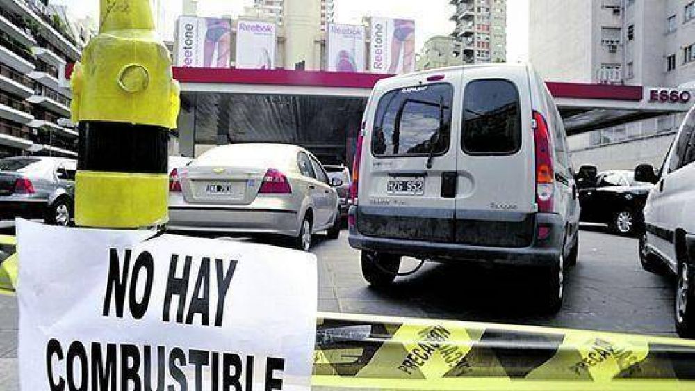 Petroleras prometen m�s nafta, pero siguen las colas