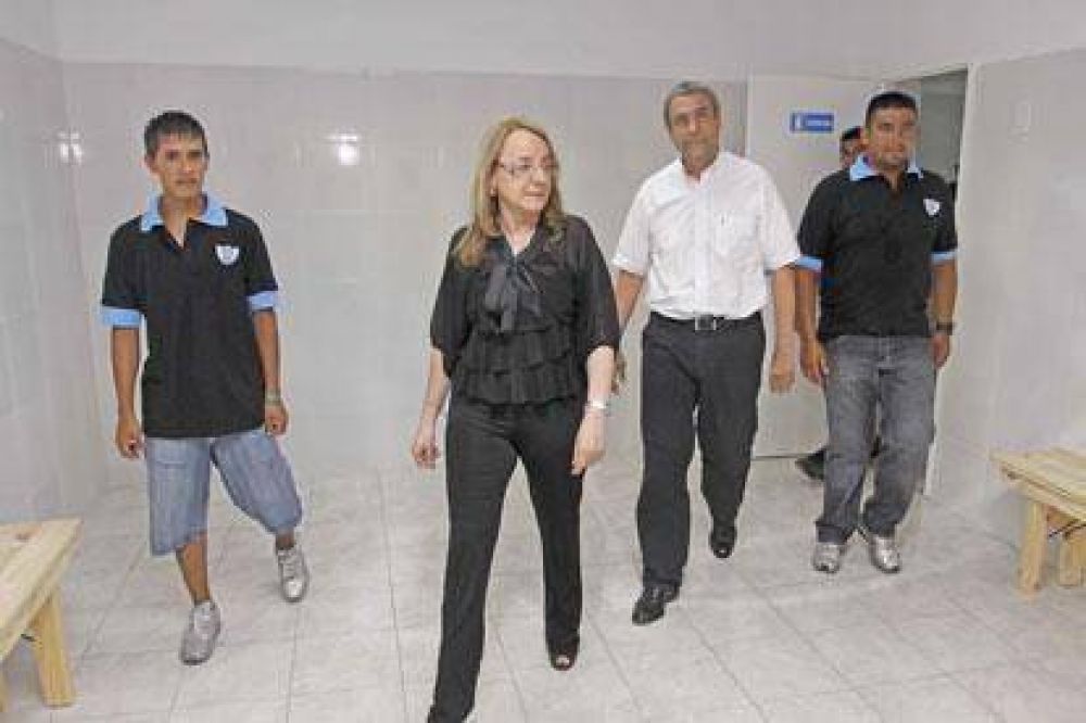 Alicia Kirchner y Ferraresi inauguraron las obras en el Club Pichocho
