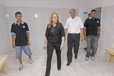 Alicia Kirchner y Ferraresi inauguraron las obras en el Club Pichocho