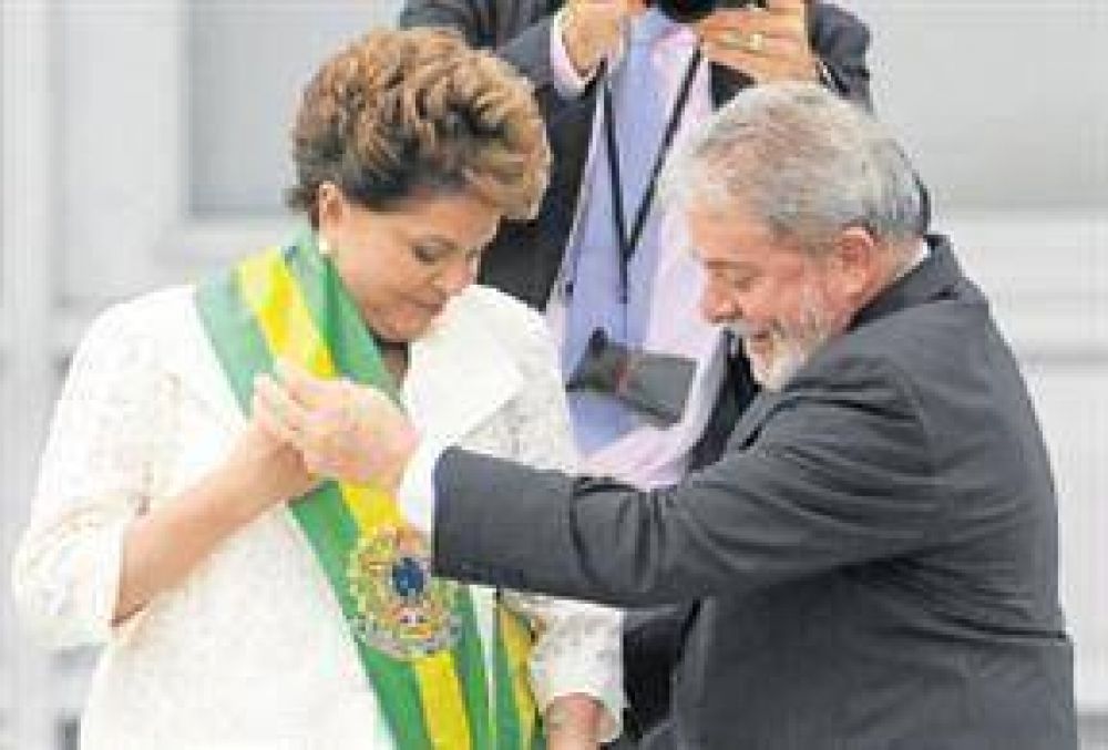 Asumi� Dilma y prometi� profundizar el legado de Lula