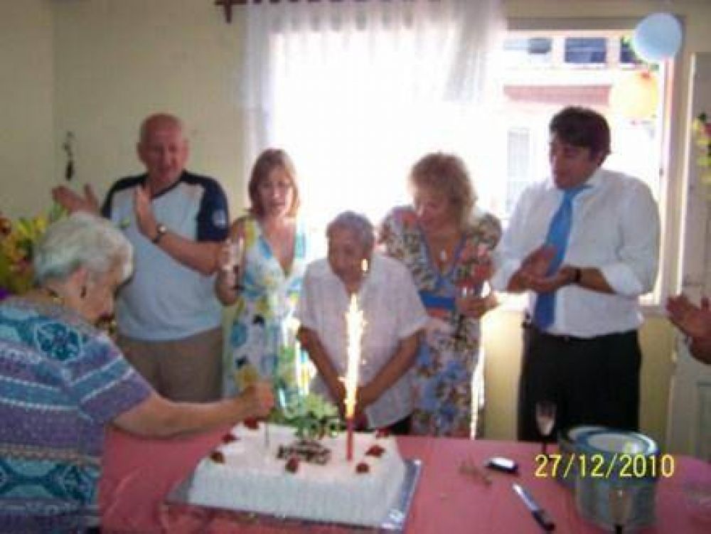 Anses Vicente L�pez Christian Raff acompa�� festejos por 100 a�os de vecina