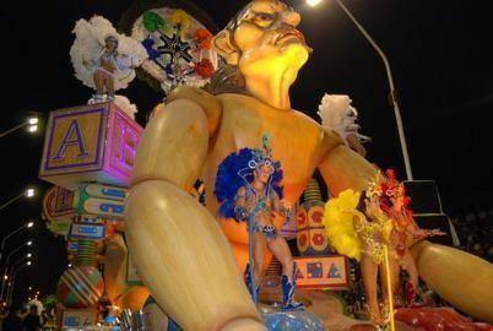 Gualeguaych� amaneci� en pleno Carnaval 