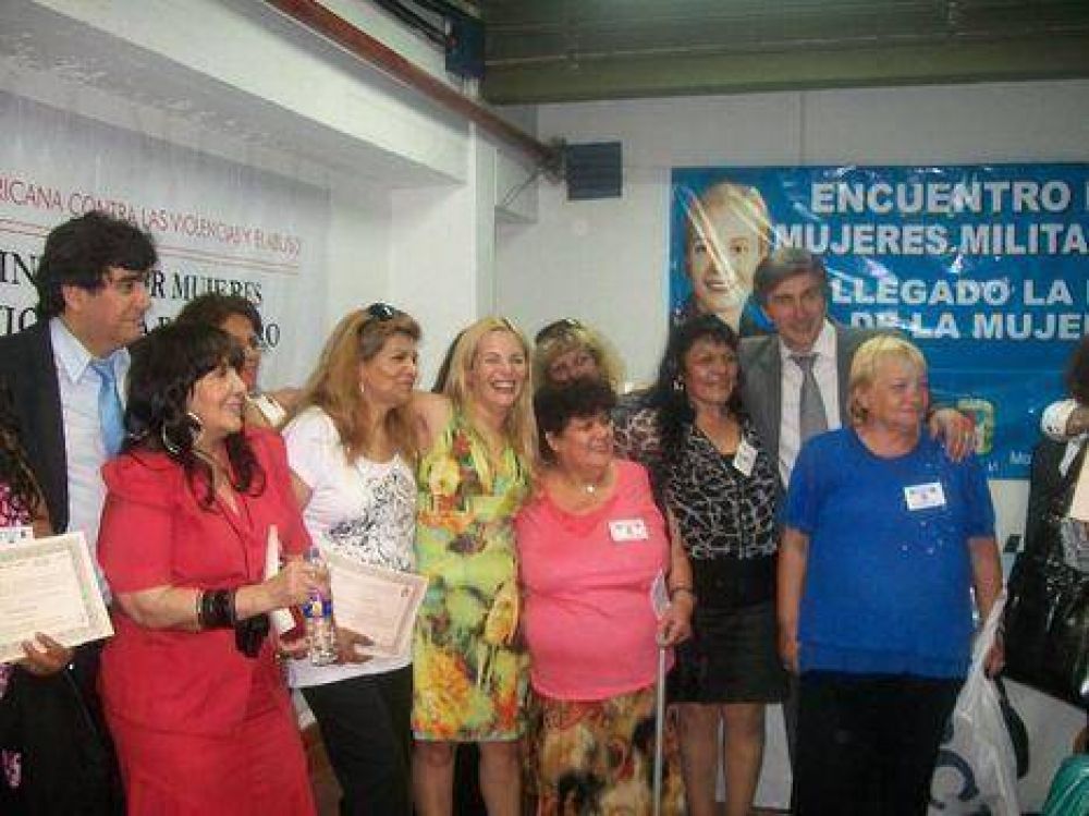 SAN MARTIN- Phatouros particip� del Primer Encuentro de Mujeres Militantes