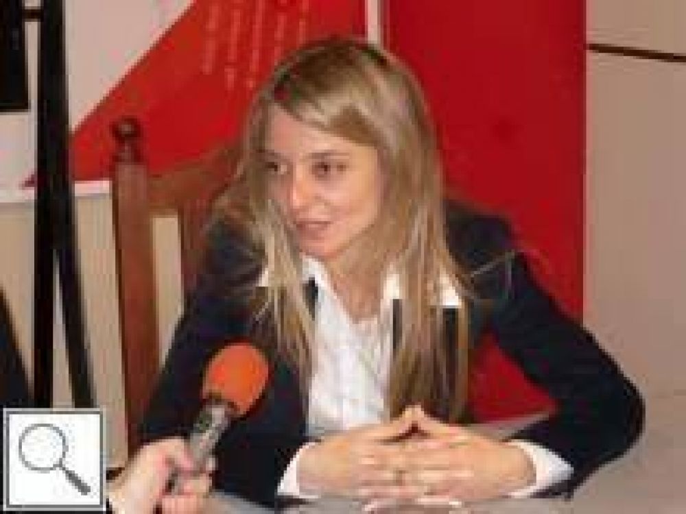 Baro don� una pileta de nataci�n a la escuela de la localidad de Laplacette