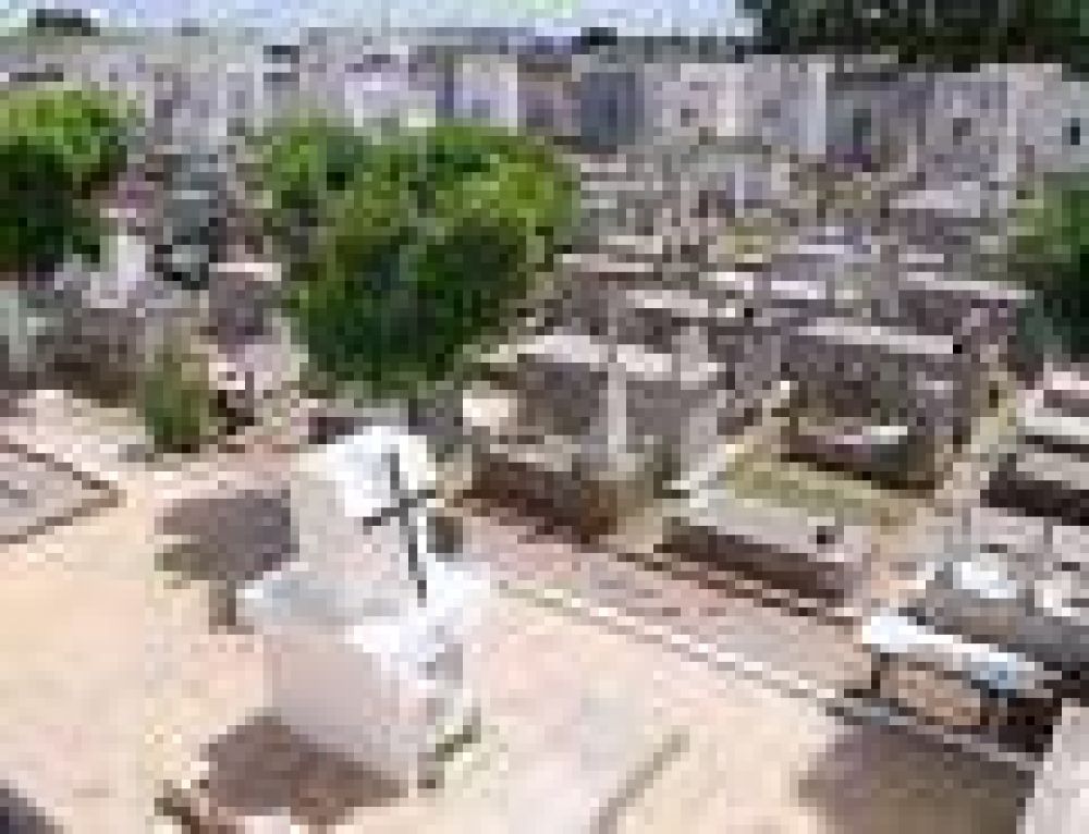 Se realizaron intensos trabajos de refacci�n en el cementerio local