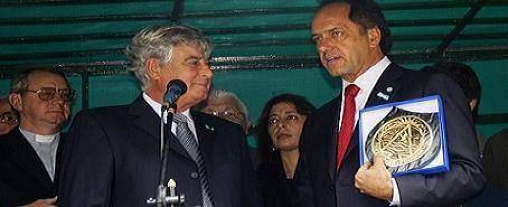 Scioli 'fogonea' la reelecci�n de B. Altieri, ahora alineado al PJ