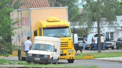 Crece la pol�mica y aceleran la mudanza