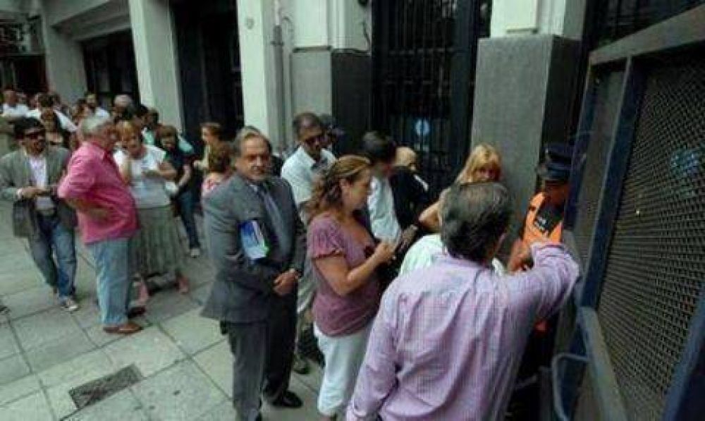 Scioli pidi� a los directivos del Bapro una atenci�n personalizada para los damnificados