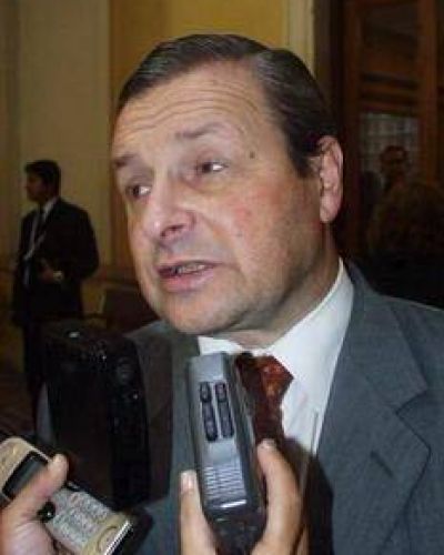 Fuertes cr�ticas a la sesi�n del Senado, donde fue aprobado el desendeudamiento 