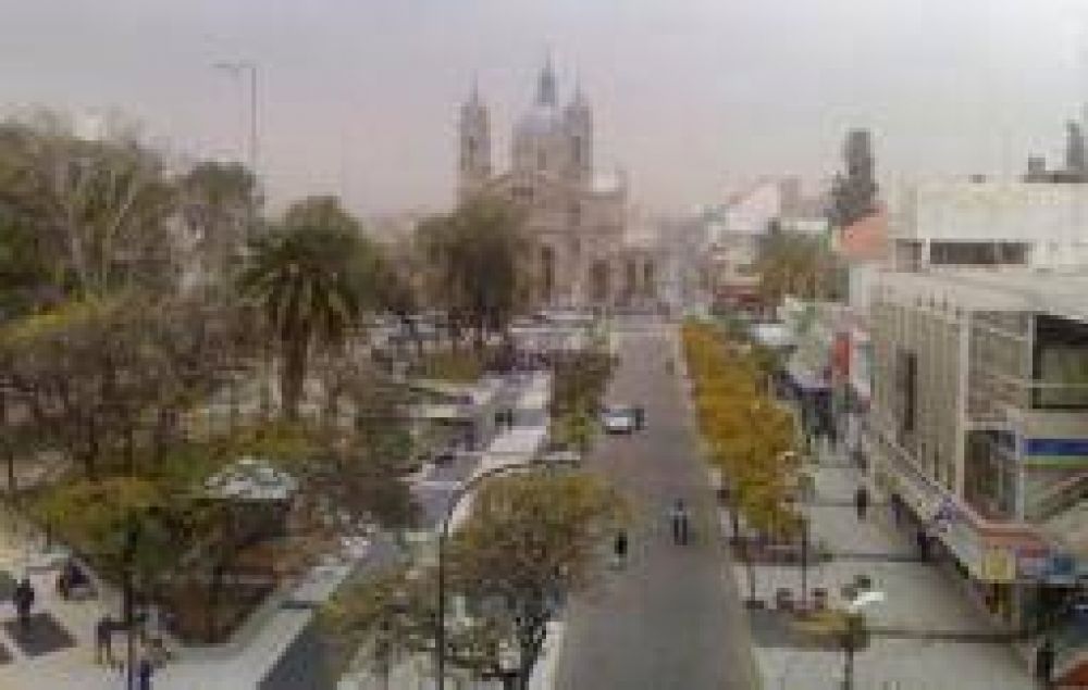 Clima. Nuevamente llovi� tierra en el �mbito de la Capital