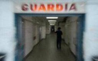 Exigen mejorar condiciones laborales de los empleados del hospital �Vera Barros�