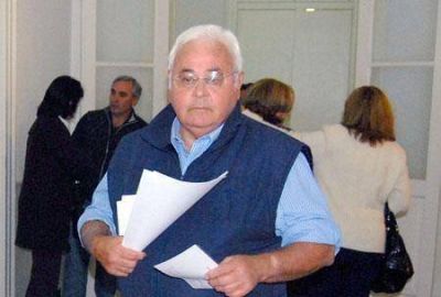 Por falta de dinero en los cajeros; el intendente de Trenque Lauquen rescindi� los contratos con los bancos para pagar sueldos