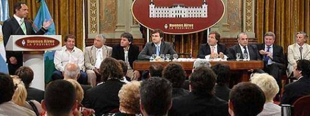 Convivencia 'controlada': Scioli cede tierras a Ghi, pero manda fiscalizar