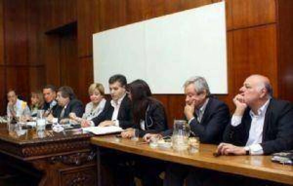 Eli�n Japaz sorte� sin sobresaltos la audiencia p�blica para llegar al EPRE