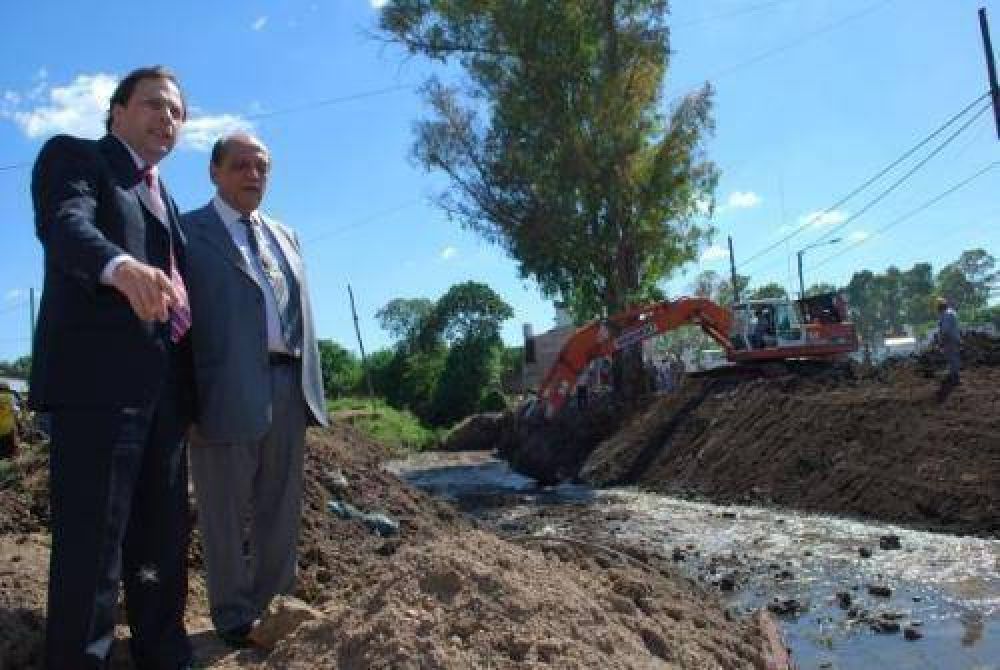 ALMIRANTE BROWN  Giustozzi y Mussi recorrieron los trabajos de saneamiento del arroyo San Francisco