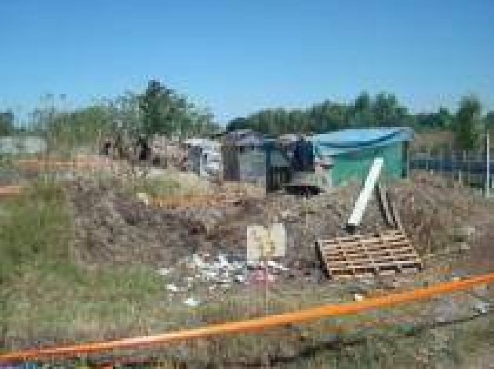 D�a 25: Unos resistir�n, otros lo aceptar�an En 816, los asentados se dividieron en dos posiciones frente al desalojo