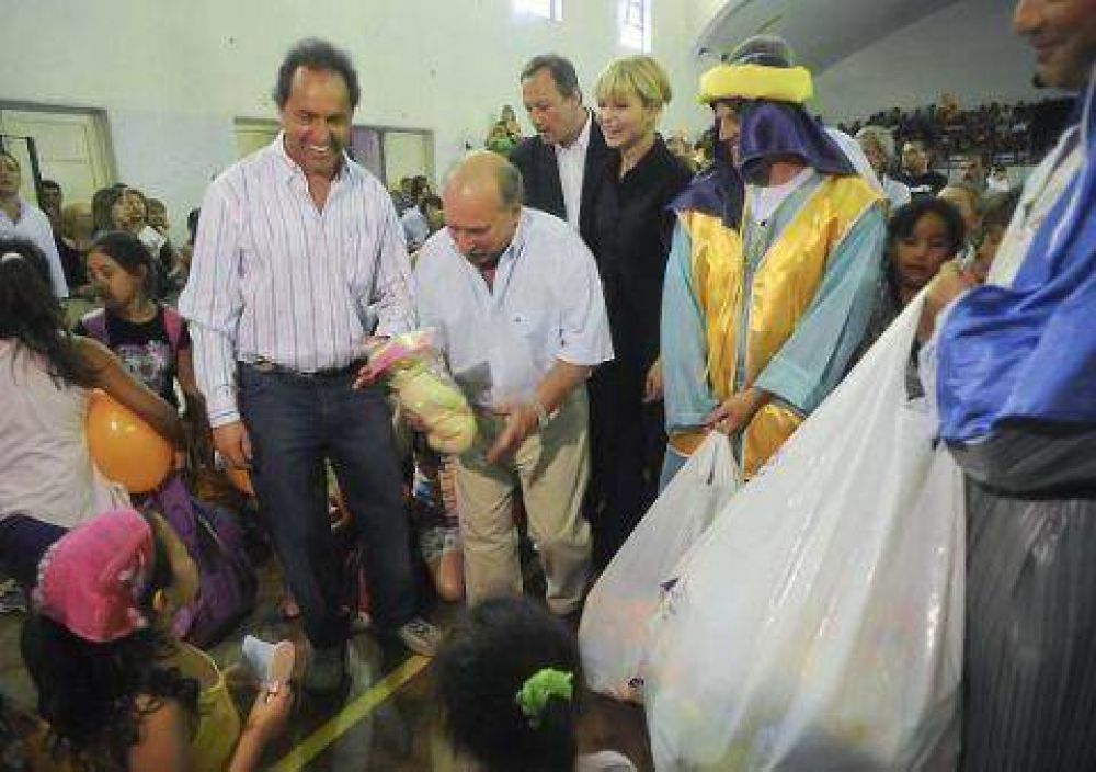 Scioli asegur� que con las escuelas de verano "hay menos chicos en las calles"