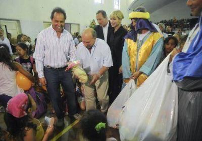 Scioli asegur� que con las escuelas de verano "hay menos chicos en las calles"