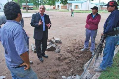 Plan de obras 2011: en la primera etapa construyen 25 cuadras de asfalto en "El Molino" y en "Barrio Este"