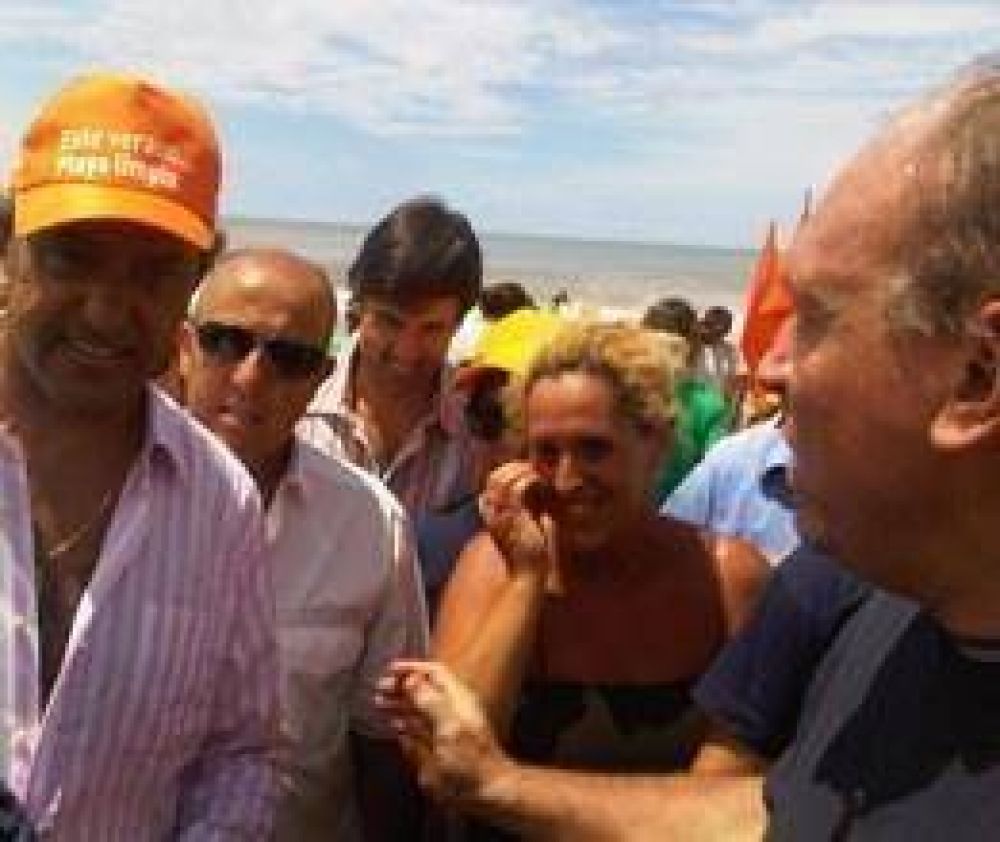 Carignani junto a Scioli en la costa