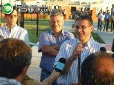 Cerca de mil personas en la inauguraci�n del Parque Infantil