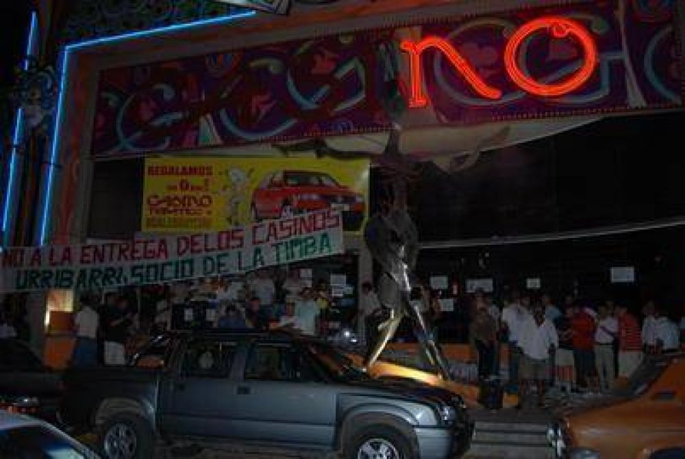 Trabajadores de casinos extender�an hasta el mi�rcoles la protesta en toda la provincia 