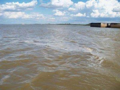 Apareci� otra mancha en el R�o Uruguay y las miradas apuntan a Botnia