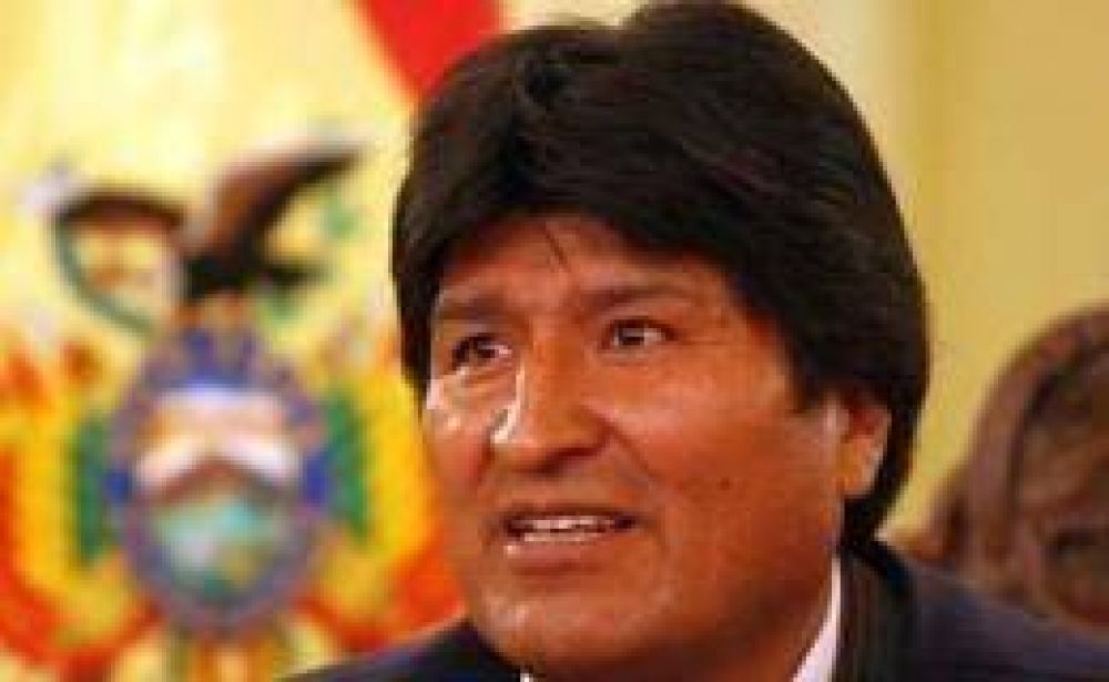 Por el "gasolinazo", la popularidad de Evo se desplom� casi un 25%