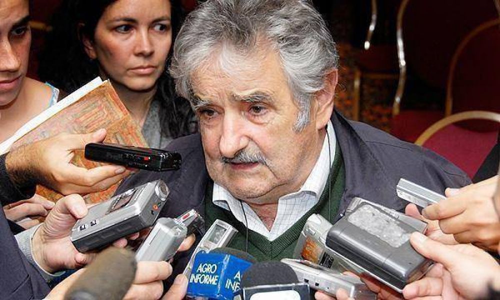 Mujica advirti� sobre la "responsabilidad" de Cristina Kirchner, tras la muerte de su esposo