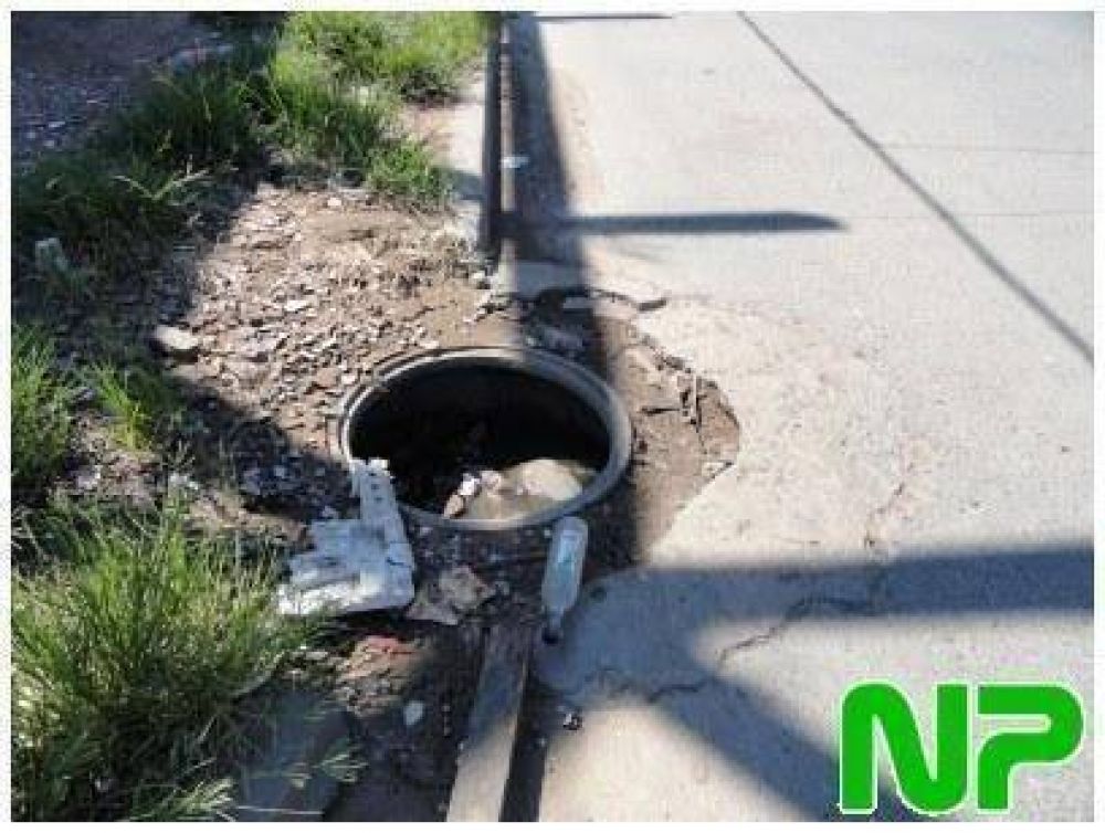 Obras: PELIGROSO POZO EN PLENA AVENIDA CROACIA EN JOSE C. PAZ