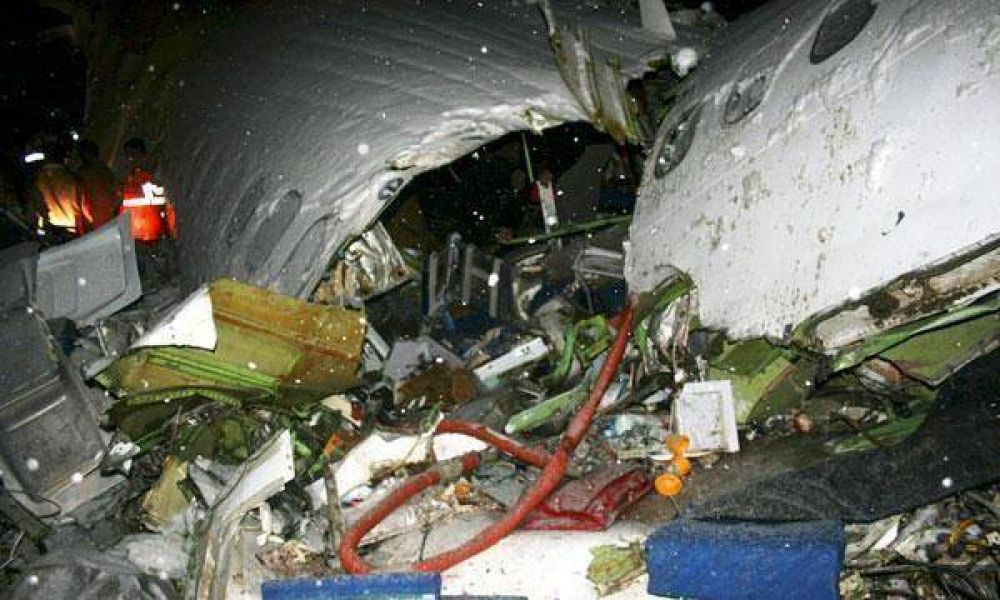 Ir�n: la cifra de muertos en el accidente de avi�n subi� a 77