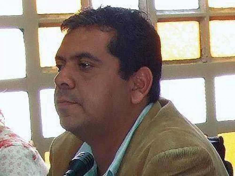 LAN�S| INTERNA PARTIDARIA G�mez atribuy� su sanci�n a "posicionamientos internos"