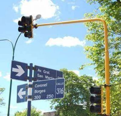 Instalar�n semaforos en la peligrosa esquina de Saavedra y Aparicio 