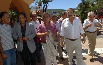 UCR: Ricardo Alfons�n recorri� Carlos Paz junto a Oscar Aguad y Mario Negri