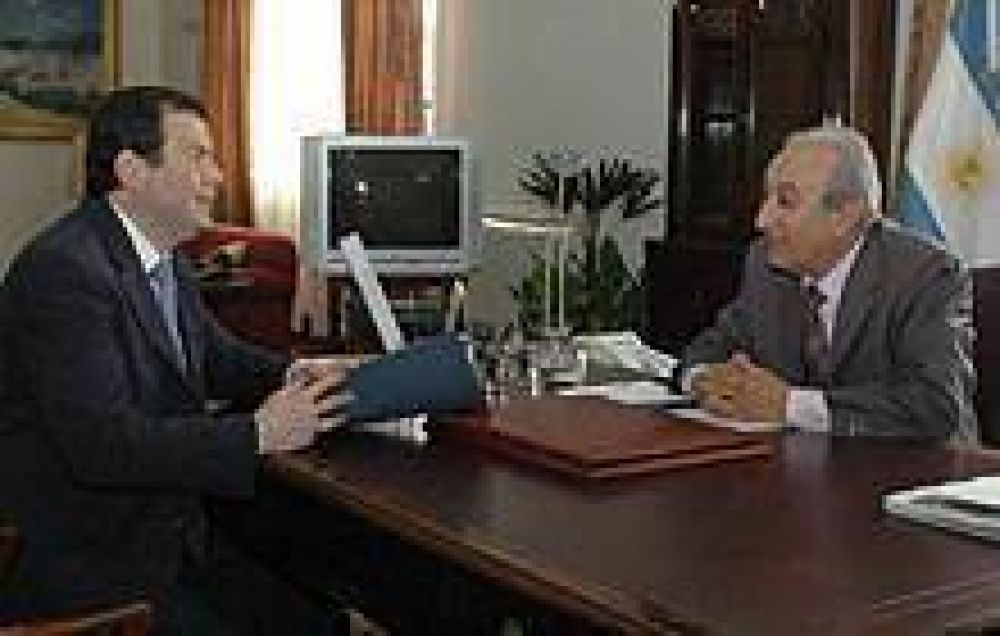 El gobernador Zamora se reuni� con el ministro de Defensa de la Naci�n 