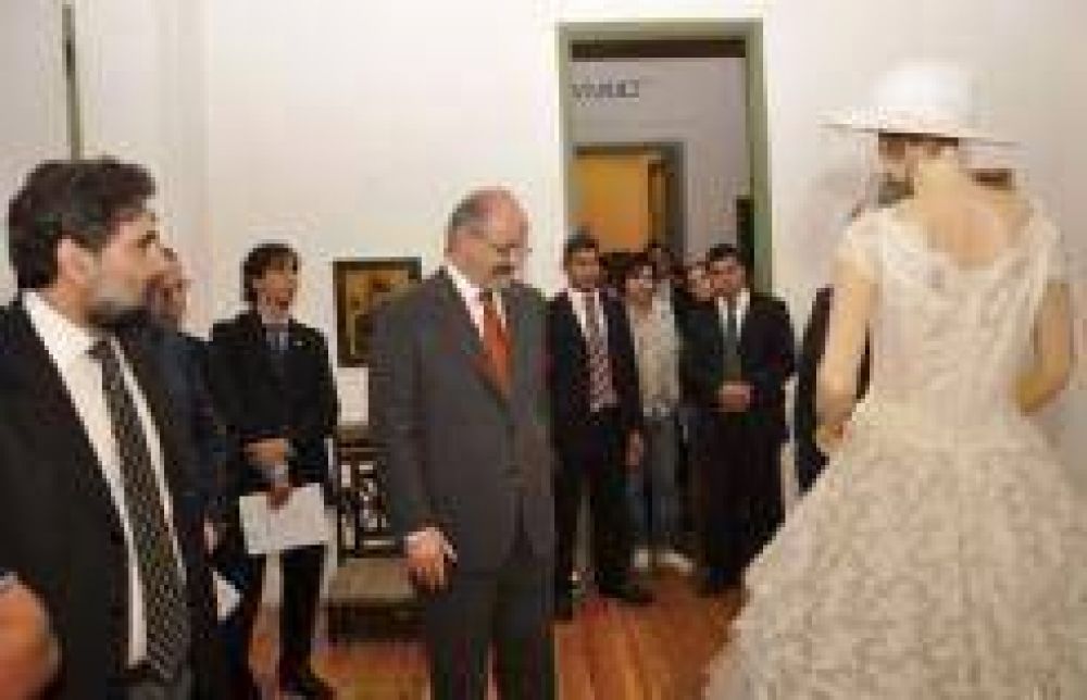 El ministro Tomada visit� ayer el Centro Cultural del Bicentenario
