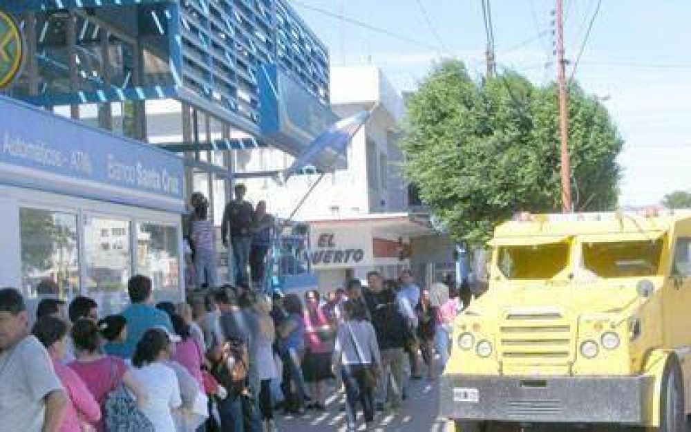 Concejal de Caleta pide optimizar servicio de cajeros autom�ticos