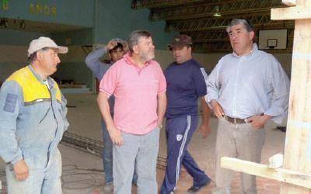 Maim� recorri� obras en edificios escolares