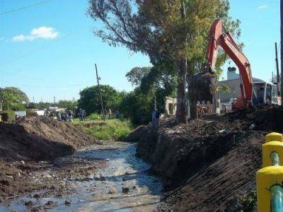 Refuerzos en obras de bacheo en Almirante Brown
