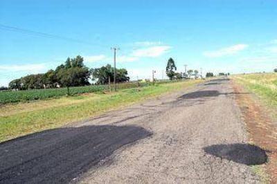 La Divisi�n Vial de la Celp, termin� el bacheo del camino de acceso a la localidad de Pinz�n
