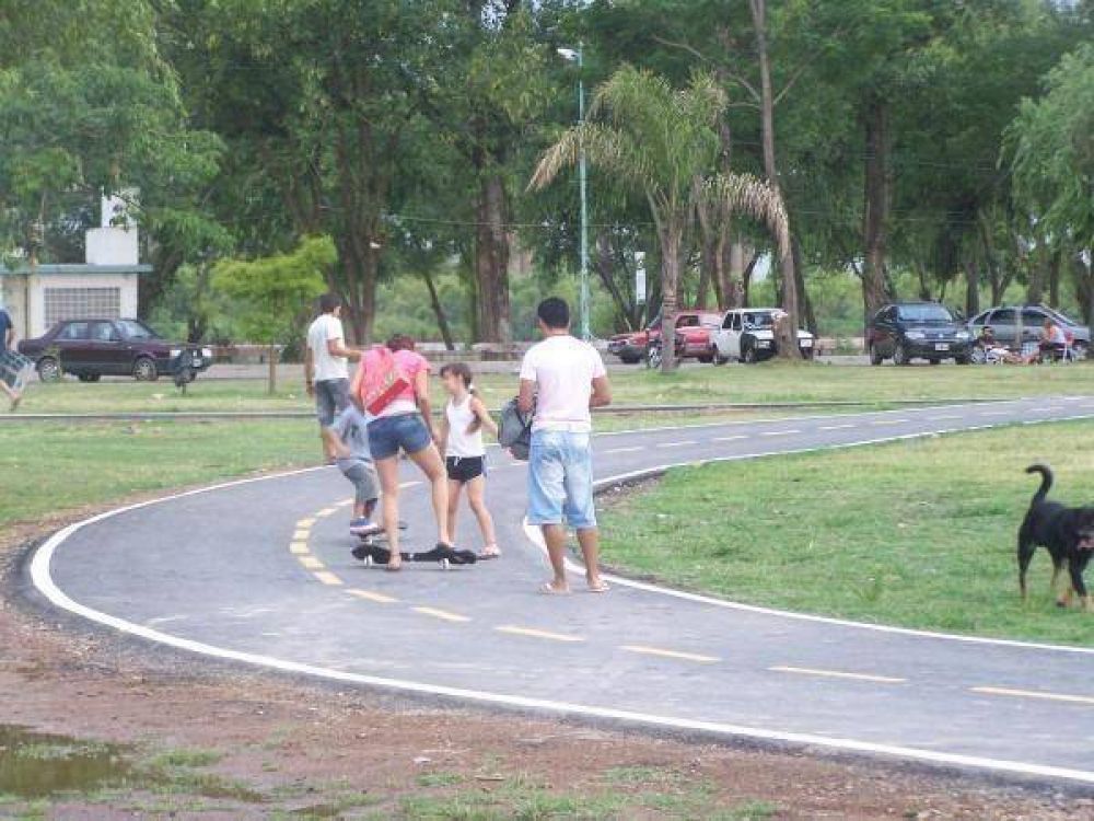 Construyen caminos en un predio privado de Costanera
