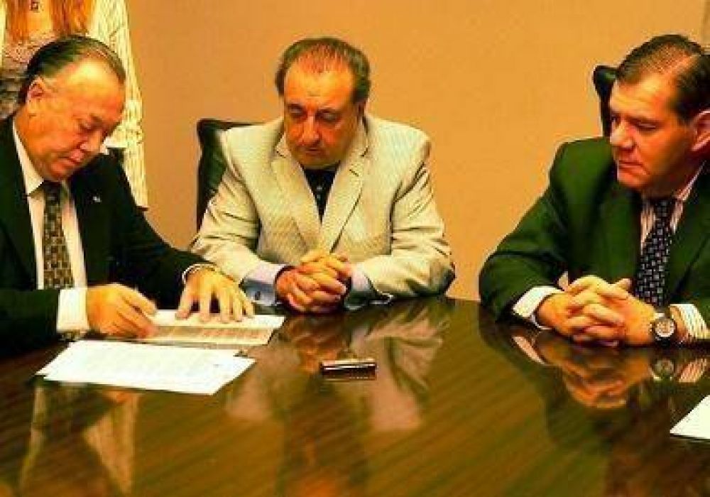 Montenegro firm� convenio con vigiladores privados
