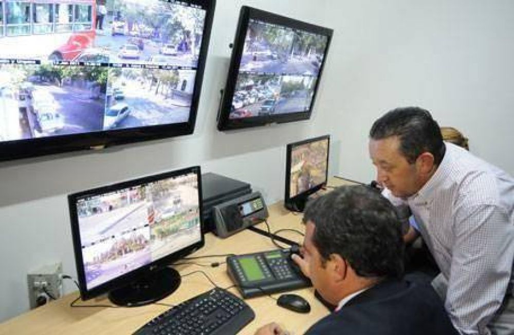 Seguridad activ� las c�maras de vigilancia en Godoy Cruz