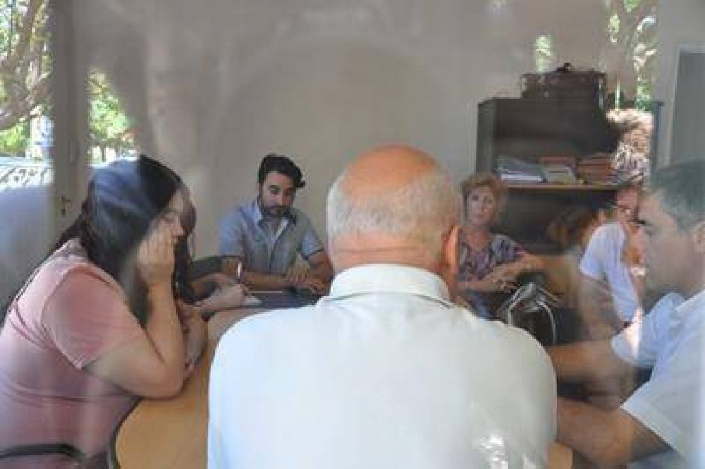 Conciliaci�n forzosa: Milagros no vuelve a la escuela, no puede hablar del caso y encima la trataron de var�n